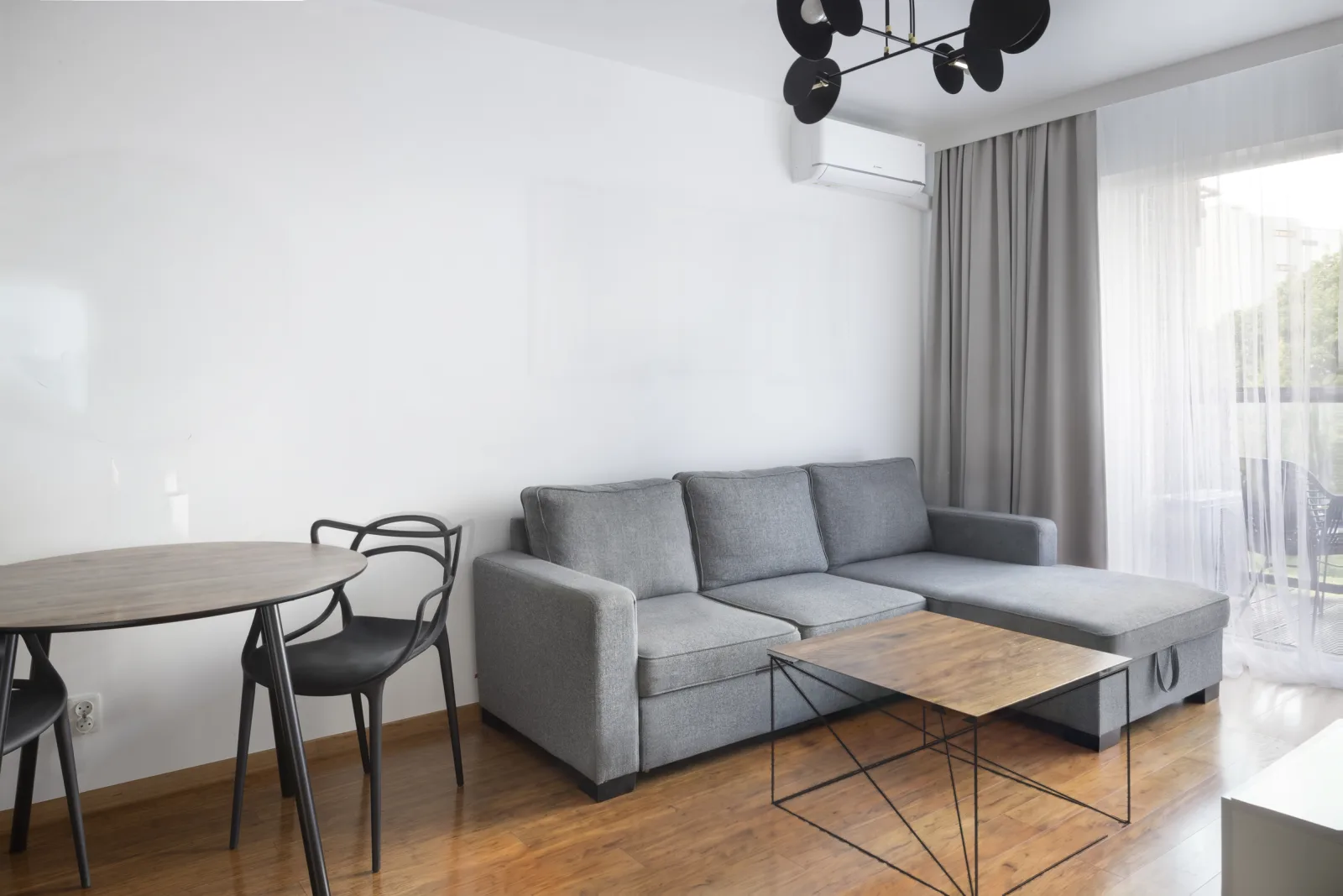 Salon przed home stagingiem